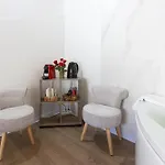 Alma Little House קליארי